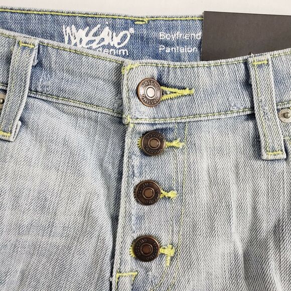 Mossimo Womens Shorts Size 6 Low Rise Boyfriend Light Wash Button Fly Distressed - Picture 5 of 8